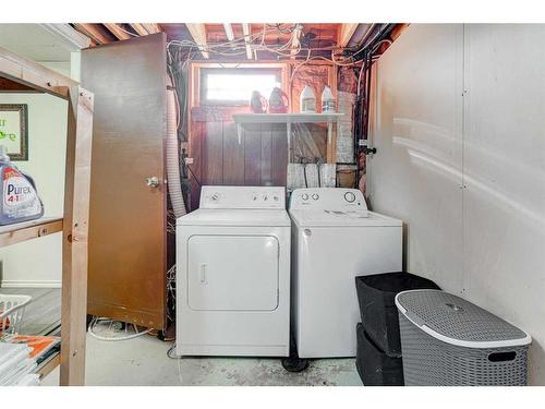 11140 Braeside Drive Sw, Calgary, AB - Indoor Photo Showing Laundry Room