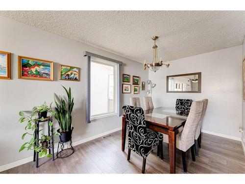 11140 Braeside Drive Sw, Calgary, AB - Indoor Photo Showing Dining Room