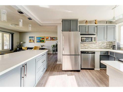 11140 Braeside Drive Sw, Calgary, AB - Indoor Photo Showing Kitchen