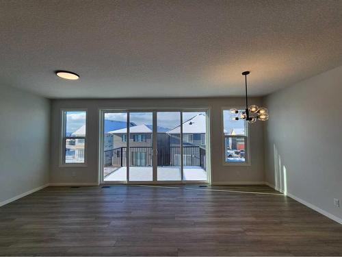 193 Lucas Place Nw, Calgary, AB - Indoor Photo Showing Other Room