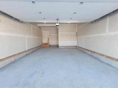 193 Lucas Place Nw, Calgary, AB - Indoor Photo Showing Garage