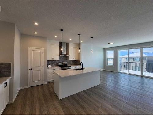 193 Lucas Place Nw, Calgary, AB - Indoor Photo Showing Kitchen