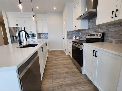 193 Lucas Place Nw, Calgary, AB - Indoor Photo Showing Kitchen With Upgraded Kitchen