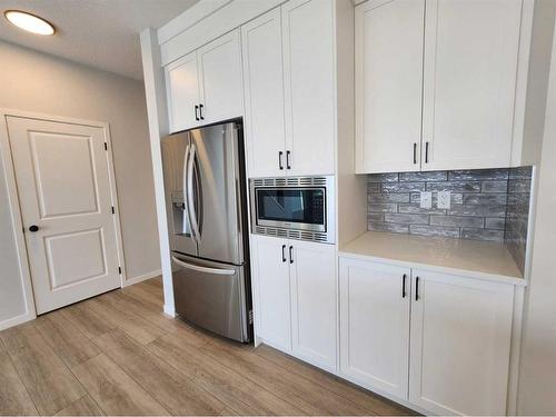 193 Lucas Place Nw, Calgary, AB - Indoor Photo Showing Kitchen