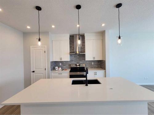 193 Lucas Place Nw, Calgary, AB - Indoor Photo Showing Kitchen With Upgraded Kitchen