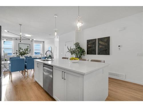 816 South Point Heath Sw, Airdrie, AB - Indoor Photo Showing Kitchen With Upgraded Kitchen