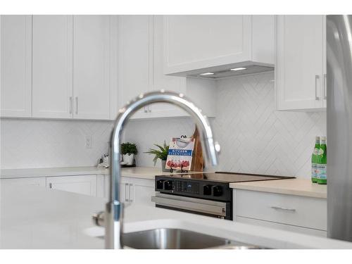 816 South Point Heath Sw, Airdrie, AB - Indoor Photo Showing Kitchen