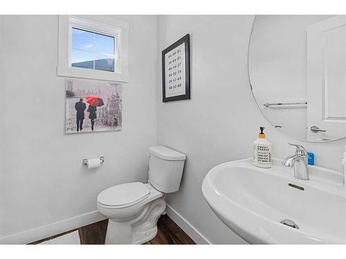 204-1225 Kings Heights Way Se, Airdrie, AB - Indoor Photo Showing Bathroom