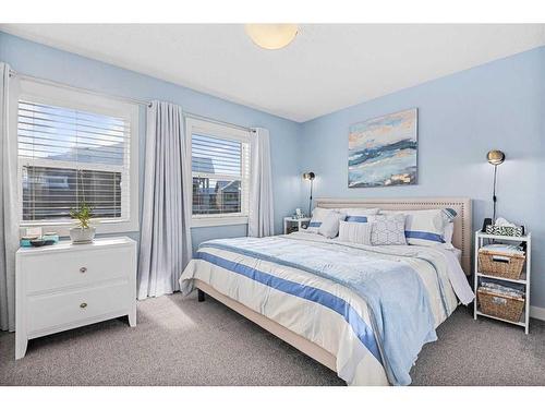 204-1225 Kings Heights Way Se, Airdrie, AB - Indoor Photo Showing Bedroom