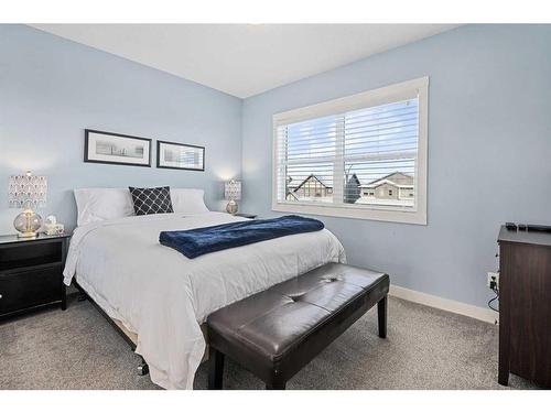 204-1225 Kings Heights Way Se, Airdrie, AB - Indoor Photo Showing Bedroom