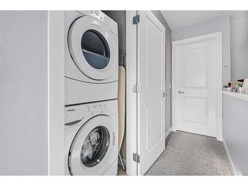 204-1225 Kings Heights Way Se, Airdrie, AB - Indoor Photo Showing Laundry Room