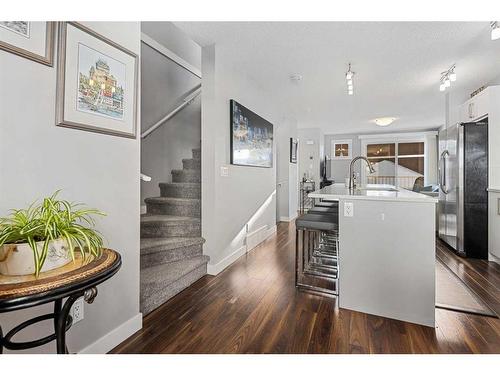 204-1225 Kings Heights Way Se, Airdrie, AB - Indoor Photo Showing Kitchen