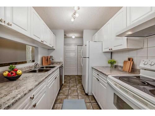 215-55 Arbour Grove Close Nw, Calgary, AB - Indoor Photo Showing Kitchen With Double Sink