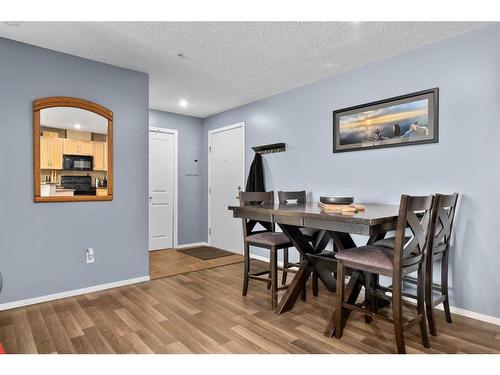 2307-505 Railway Street West, Cochrane, AB - Indoor Photo Showing Dining Room