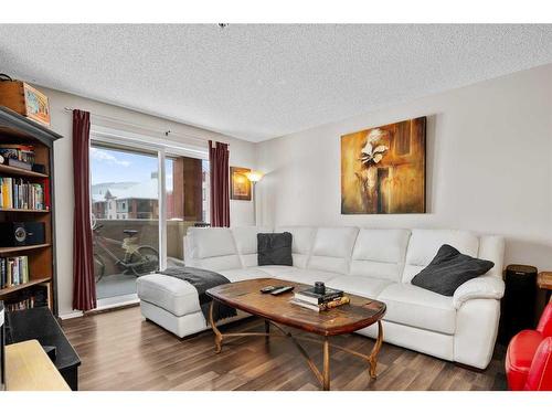 2307-505 Railway Street West, Cochrane, AB - Indoor Photo Showing Living Room