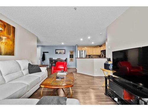 2307-505 Railway Street West, Cochrane, AB - Indoor Photo Showing Living Room