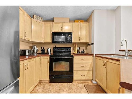 2307-505 Railway Street West, Cochrane, AB - Indoor Photo Showing Kitchen