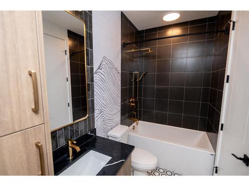 2406-4270 Norford Avenue Nw, Calgary, AB - Indoor Photo Showing Bathroom