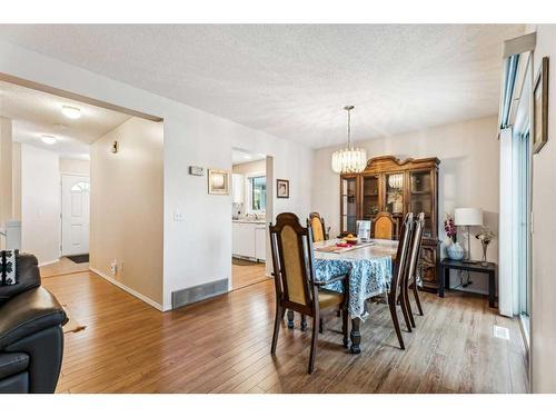 26-388 Sandarac Drive Nw, Calgary, AB - Indoor Photo Showing Dining Room