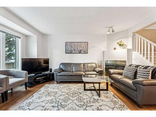 26-388 Sandarac Drive Nw, Calgary, AB - Indoor Photo Showing Living Room