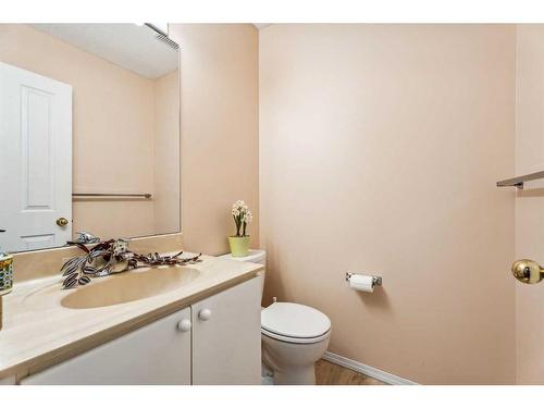 26-388 Sandarac Drive Nw, Calgary, AB - Indoor Photo Showing Bathroom