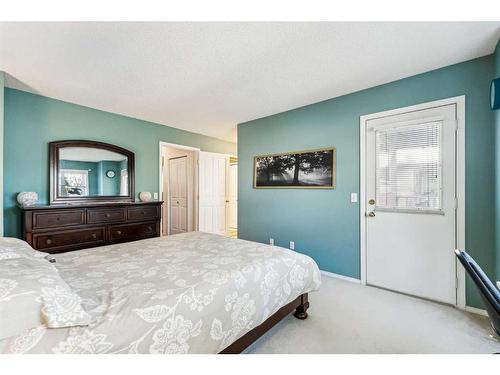 26-388 Sandarac Drive Nw, Calgary, AB - Indoor Photo Showing Bedroom