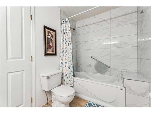 26-388 Sandarac Drive Nw, Calgary, AB - Indoor Photo Showing Bathroom