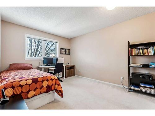 26-388 Sandarac Drive Nw, Calgary, AB - Indoor Photo Showing Bedroom