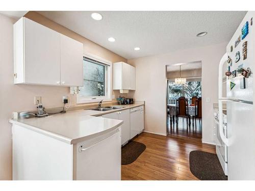 26-388 Sandarac Drive Nw, Calgary, AB - Indoor Photo Showing Kitchen With Double Sink