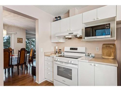 26-388 Sandarac Drive Nw, Calgary, AB - Indoor Photo Showing Kitchen