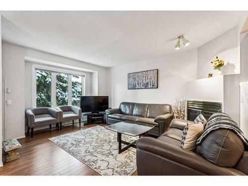 26-388 Sandarac Drive Nw, Calgary, AB - Indoor Photo Showing Living Room