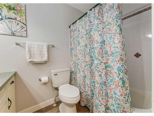 159 Valley Ridge Heights Nw, Calgary, AB - Indoor Photo Showing Bathroom