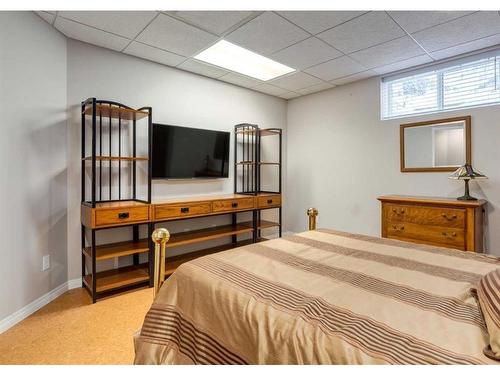 159 Valley Ridge Heights Nw, Calgary, AB - Indoor Photo Showing Bedroom