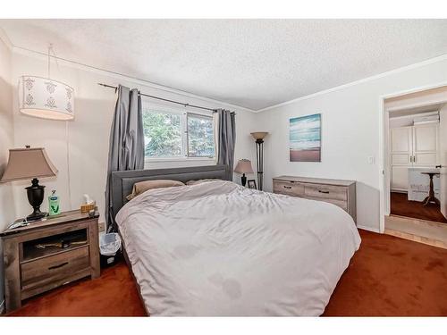 135 Carr Crescent, Okotoks, AB - Indoor Photo Showing Bedroom