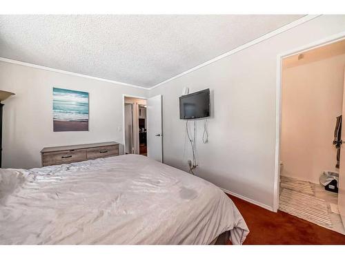 135 Carr Crescent, Okotoks, AB - Indoor Photo Showing Bedroom