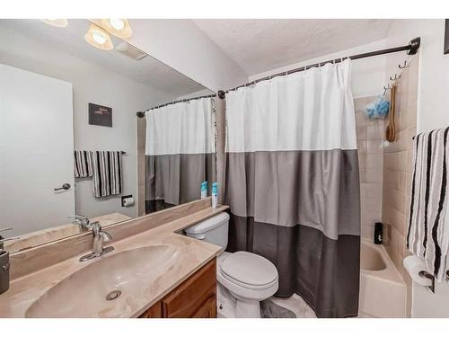 135 Carr Crescent, Okotoks, AB - Indoor Photo Showing Bathroom