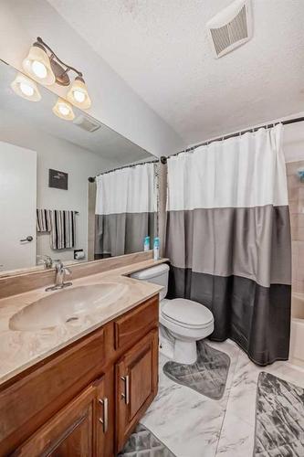 135 Carr Crescent, Okotoks, AB - Indoor Photo Showing Bathroom