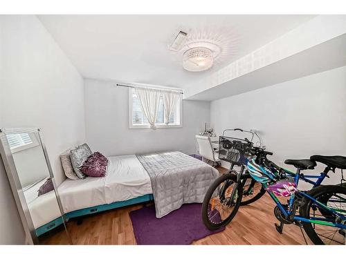 135 Carr Crescent, Okotoks, AB - Indoor Photo Showing Bedroom