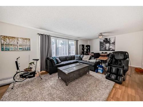 135 Carr Crescent, Okotoks, AB - Indoor Photo Showing Living Room