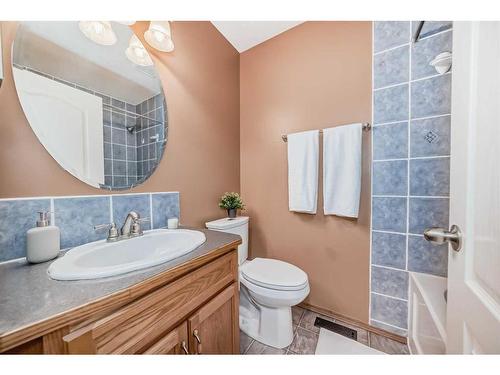 15 Carmel Close Ne, Calgary, AB - Indoor Photo Showing Bathroom