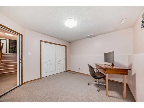 15 Carmel Close Ne, Calgary, AB - Indoor Photo Showing Office