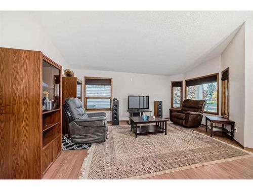 15 Carmel Close Ne, Calgary, AB - Indoor Photo Showing Other Room