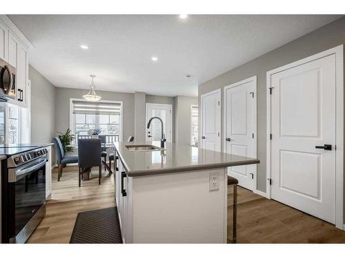 169 Yorkville Boulevard Sw, Calgary, AB - Indoor Photo Showing Kitchen