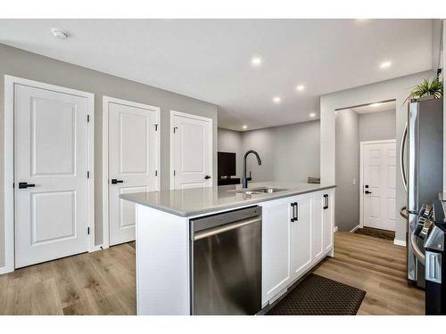 169 Yorkville Boulevard Sw, Calgary, AB - Indoor Photo Showing Kitchen