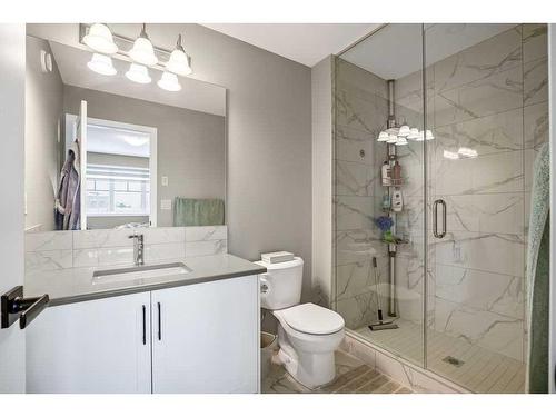 169 Yorkville Boulevard Sw, Calgary, AB - Indoor Photo Showing Bathroom