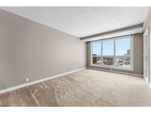 906-8880 Horton Road Sw, Calgary, AB - Indoor Photo Showing Other Room