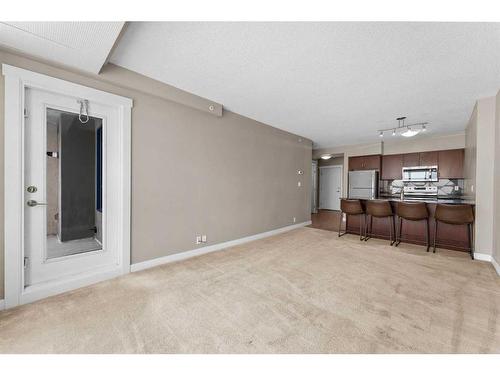 906-8880 Horton Road Sw, Calgary, AB - Indoor