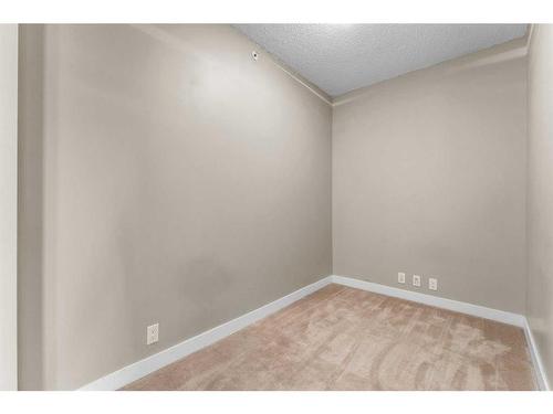 906-8880 Horton Road Sw, Calgary, AB - Indoor Photo Showing Other Room