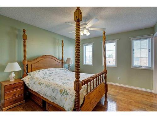 7975 Wentworth Drive Sw, Calgary, AB - Indoor Photo Showing Bedroom