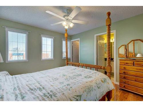 7975 Wentworth Drive Sw, Calgary, AB - Indoor Photo Showing Bedroom